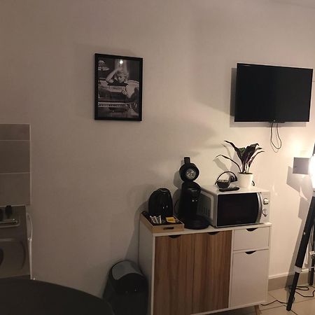 Studio Monroe Alencon Luaran gambar